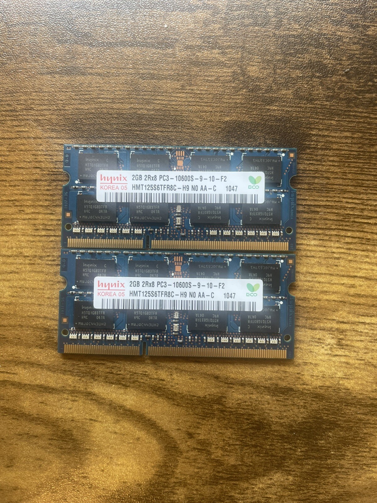 HYNIX HMT125S6TFR8C-H9 4GB (2x2GB) 2RX8 PC3-10600S Laptop/iMac Memory