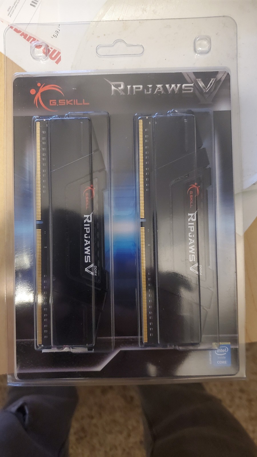 G.SKILL Ripjaws V F4-3200C16D-16GVKB 16GB DDR4-3200 (2x8GB) RAM