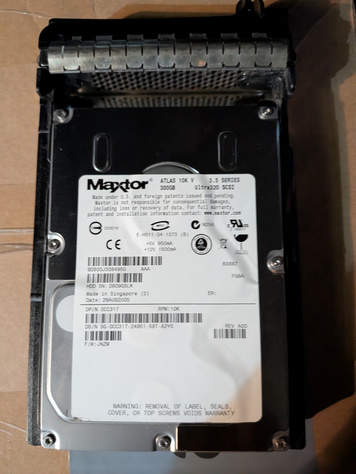 MAXTOR (8D300J0) 300GB SCSI Ultra320 HDD + Dell PowerVault caddy 3.5" Hot Swap