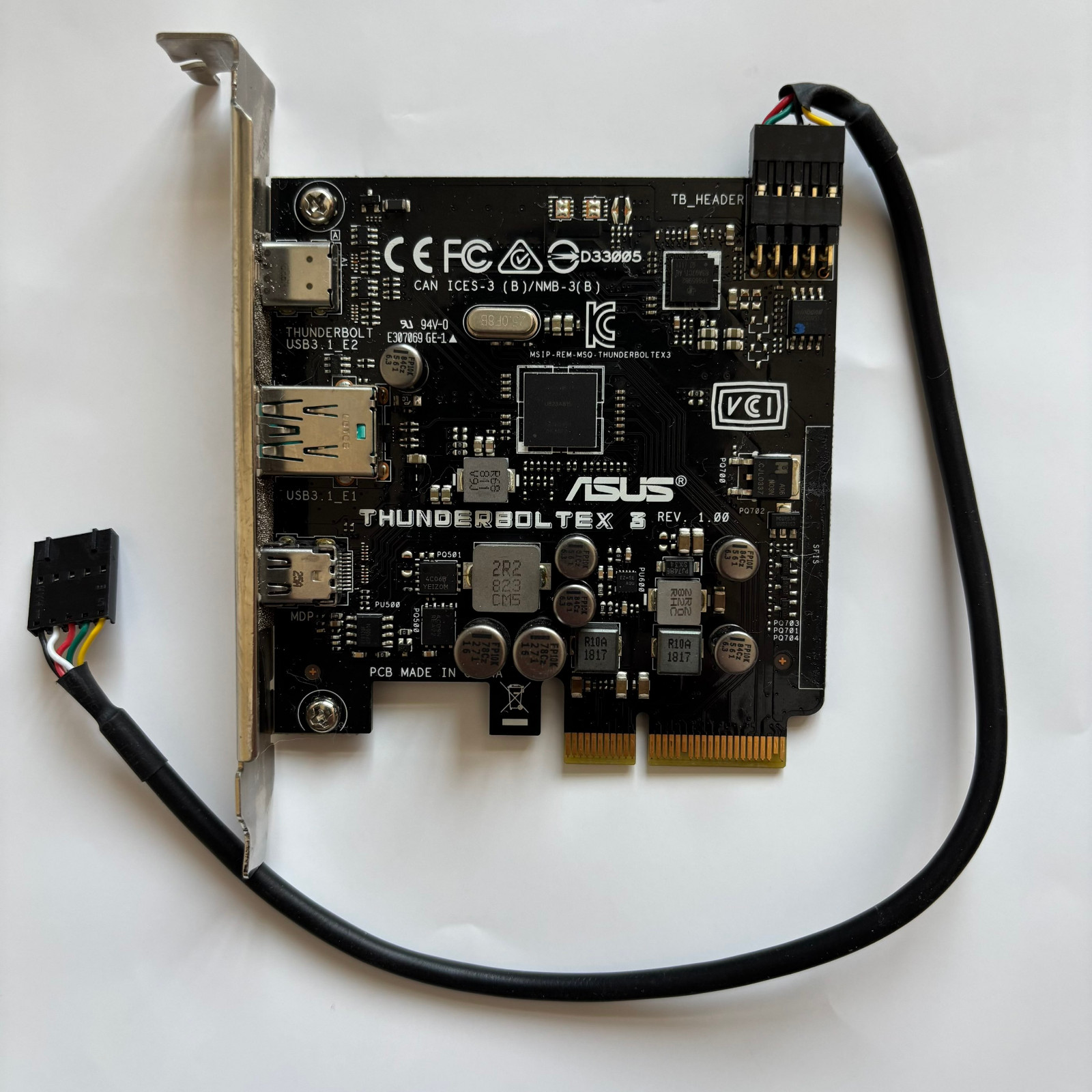 ASUS ThunderboltEX 3 PCI-E Expansion Card There are cables