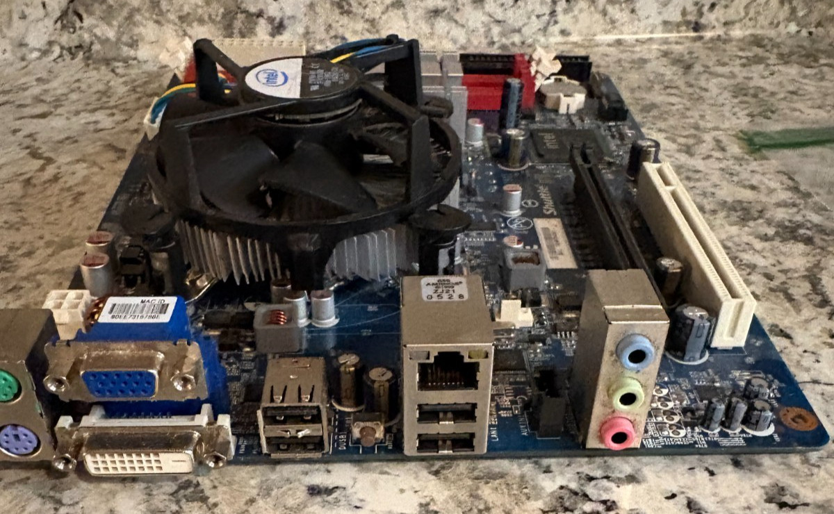 Shuttle 71R-FG4100-T840 Motherboard w CPU Cooler Fan