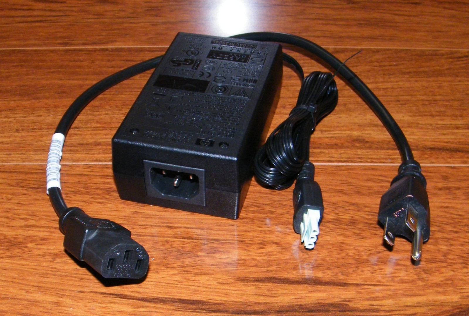 HP (0957-2119) 100-240V 50/60Hz 32V Printer AC Power Adapter Power Supply