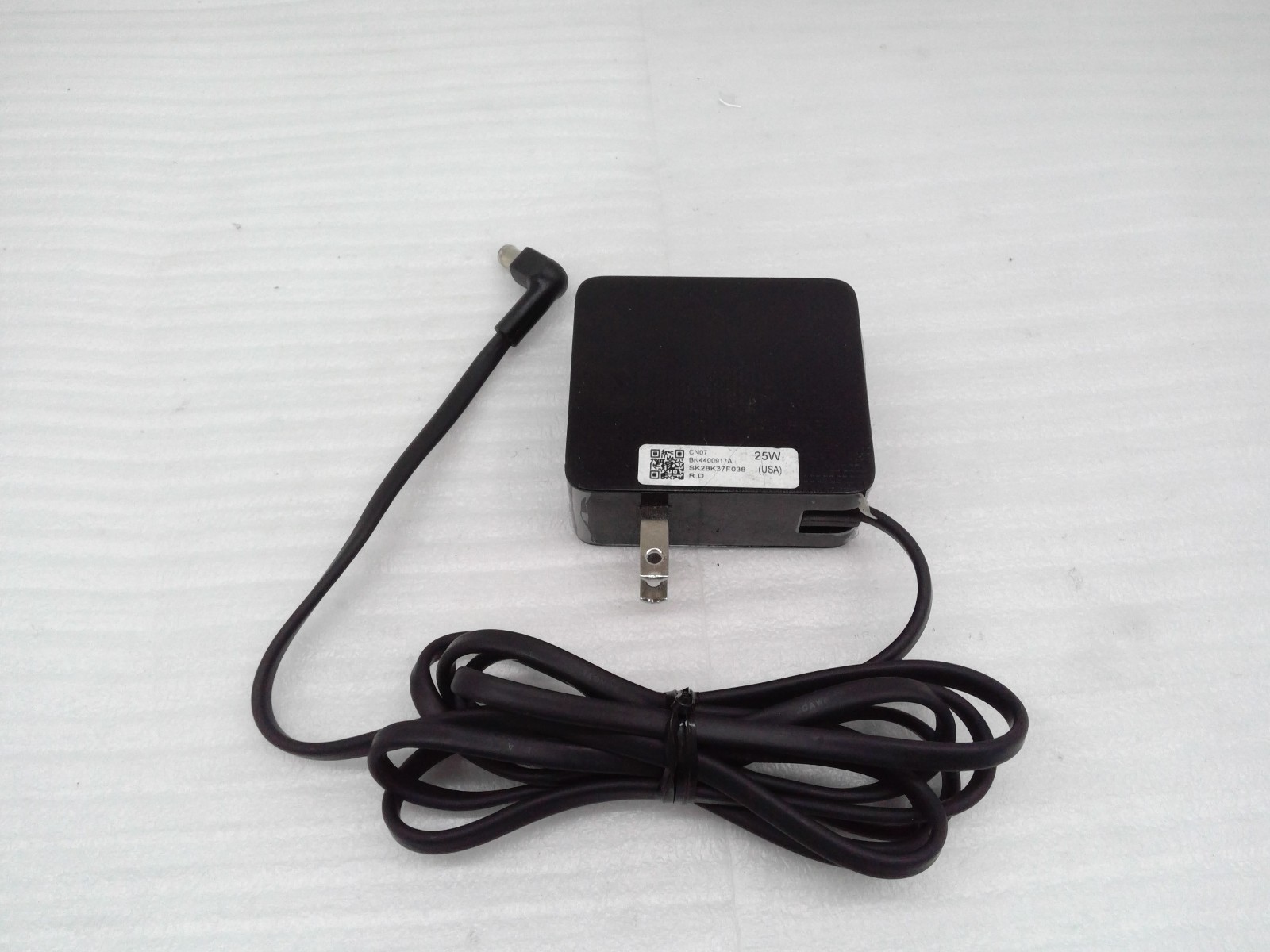 Samsung A2514_MPNL AC Adapter 14V 1.79A 25W Power Supply 6.0x4.4mm w/Pin
