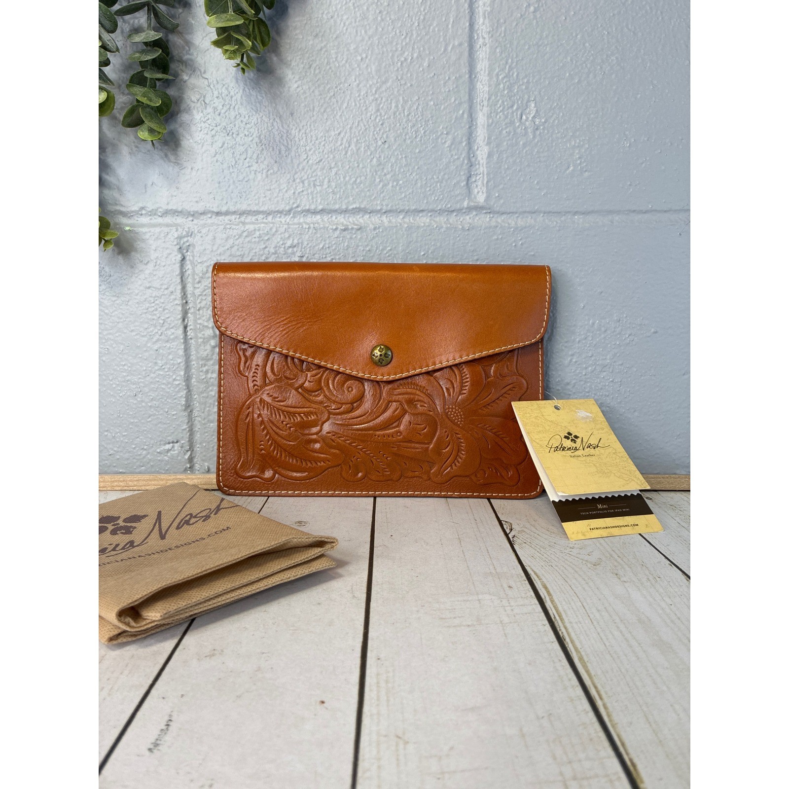 Patricia Nash Florence Tooled Leather Clutch/ iPad Mini Tech Portfolio Tan NWT