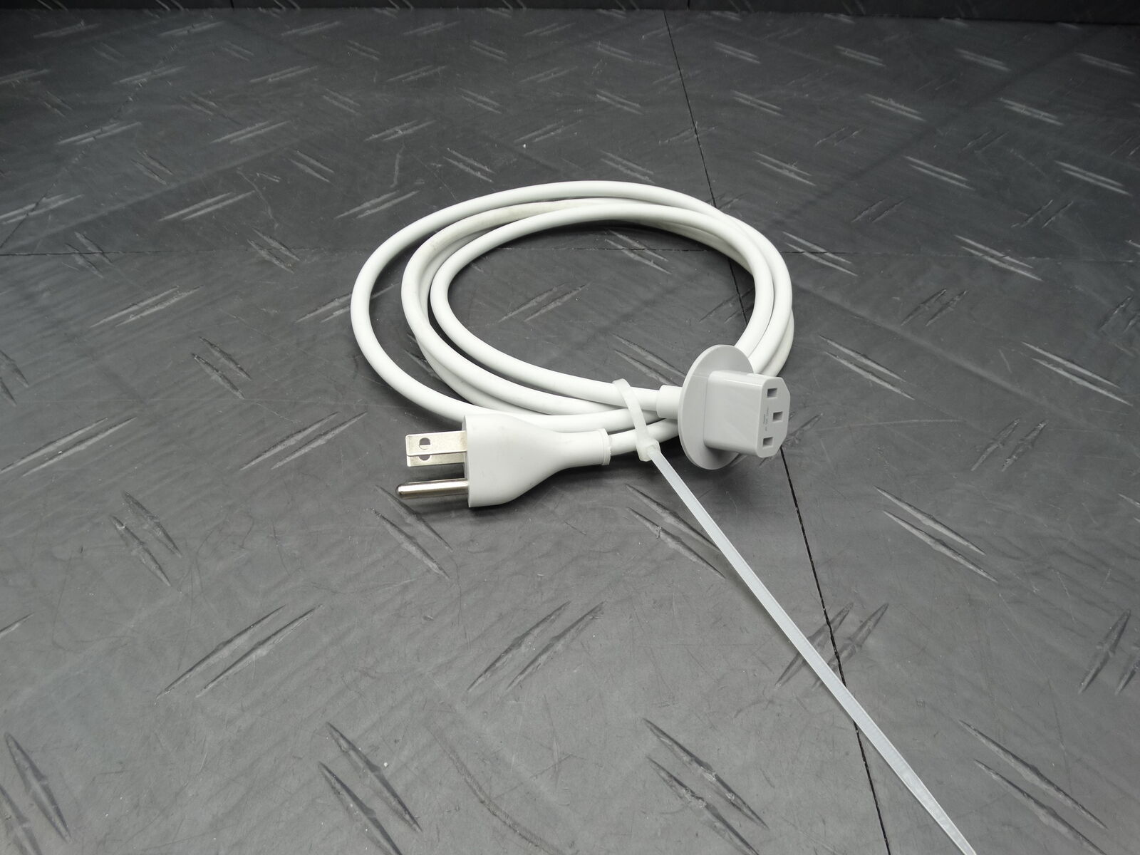 Apple Power Cable 3 Prong for Apple Mac Pro Authentic White