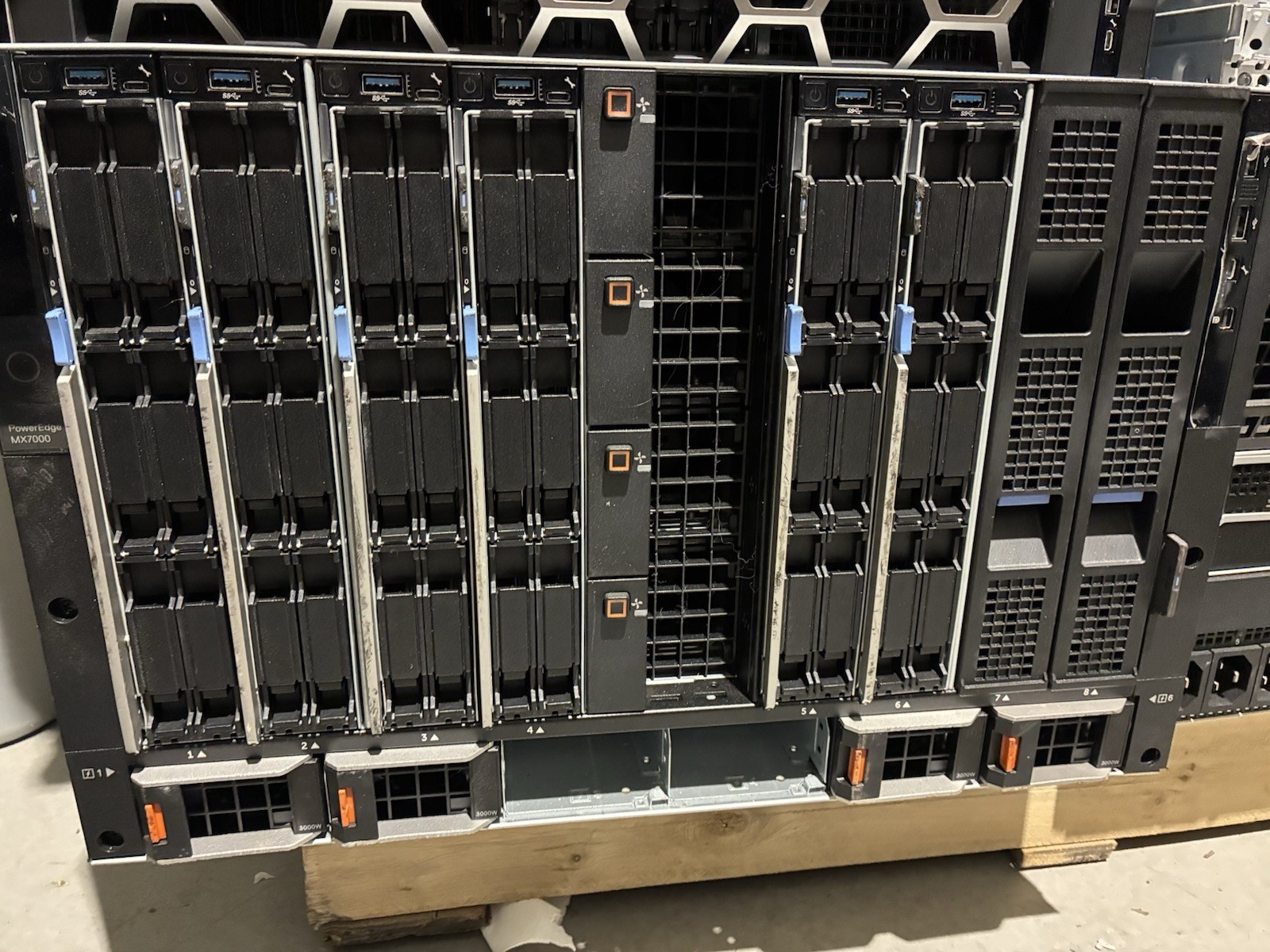 Dell PowerEdge MX7000 6x MMX740C 5x 3000W 2x MX9002m 2x MX9116n 2x MX7116n