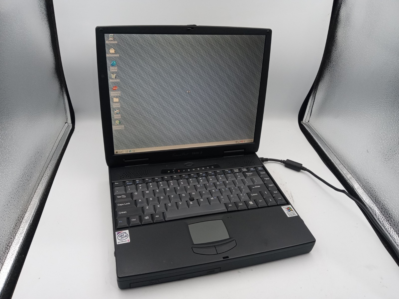 Vintage Micron Trek 2 U376 14" Pentium II 400MHz 128MB 12GB HDD Windows 98 -RR