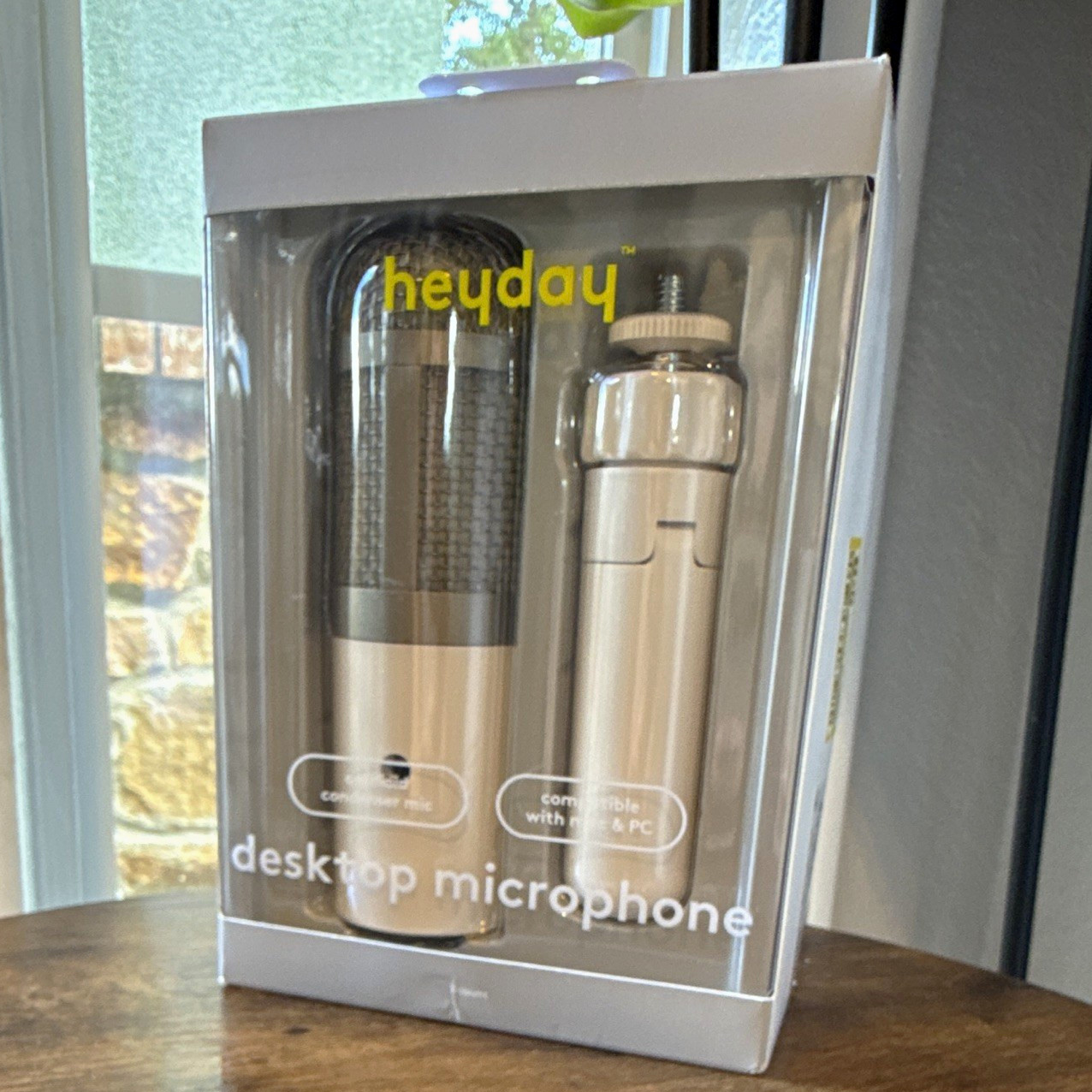 heyday Desktop Microphone USB-C w/ Ring Light, 6ft USB-C to USB-A, White
