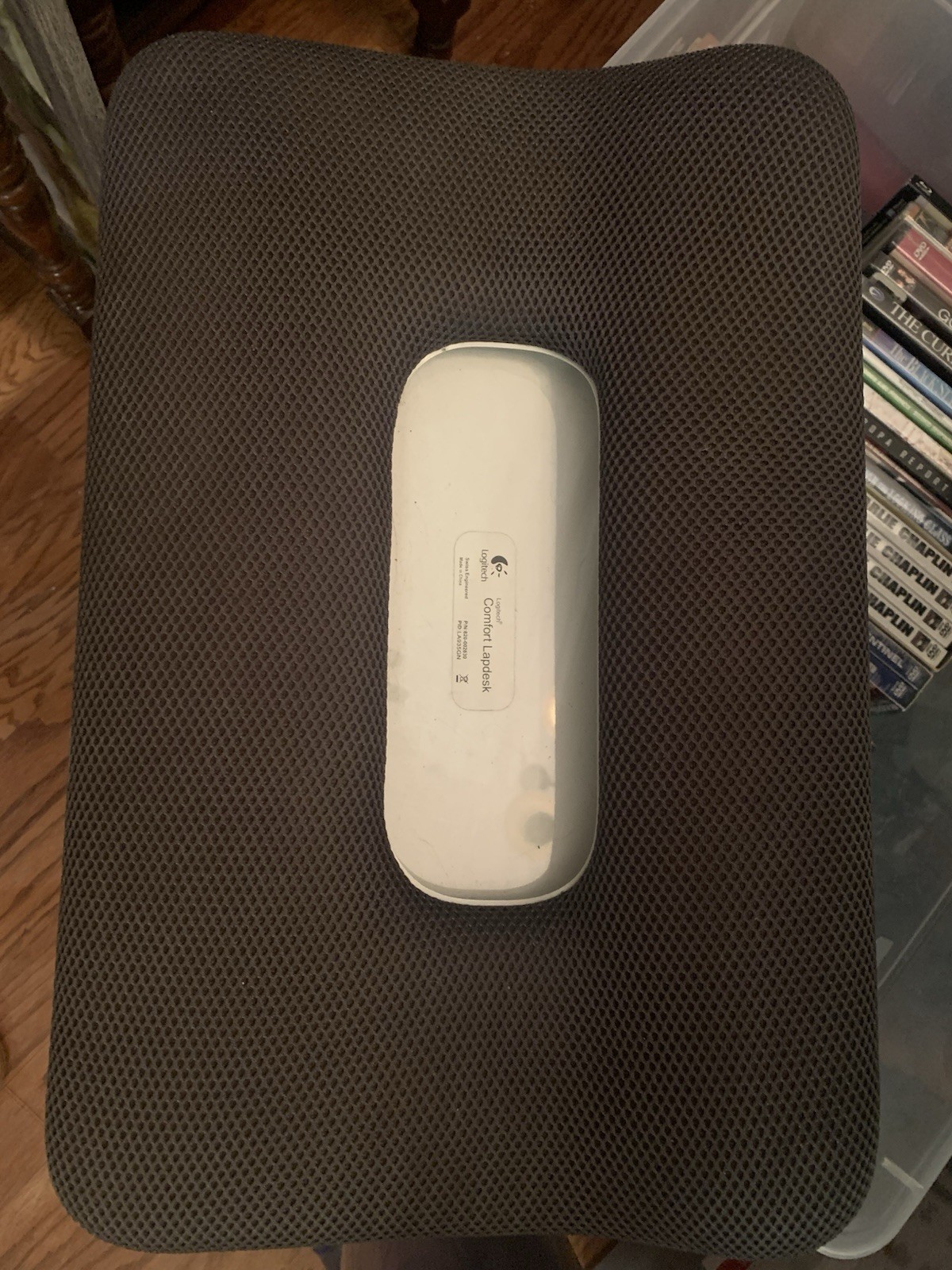 Logitech Comfort Lapdesk Laptop Stand Cushioned Lap Desk Gray White 820 001745
