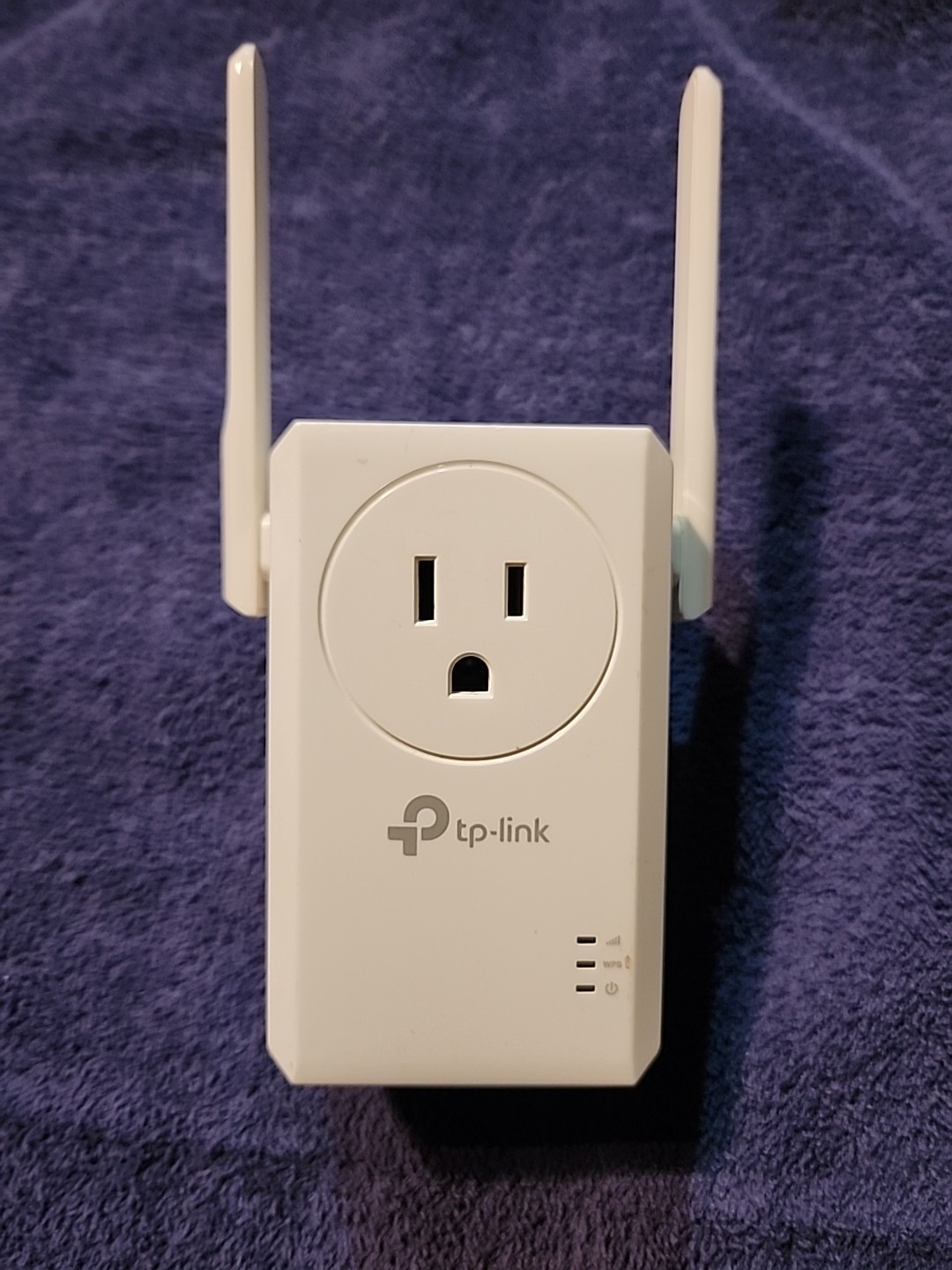 TP-link TL-WA860RE. Wi-Fi Range Extender. Power Outlet Pass Through Input. Mint.
