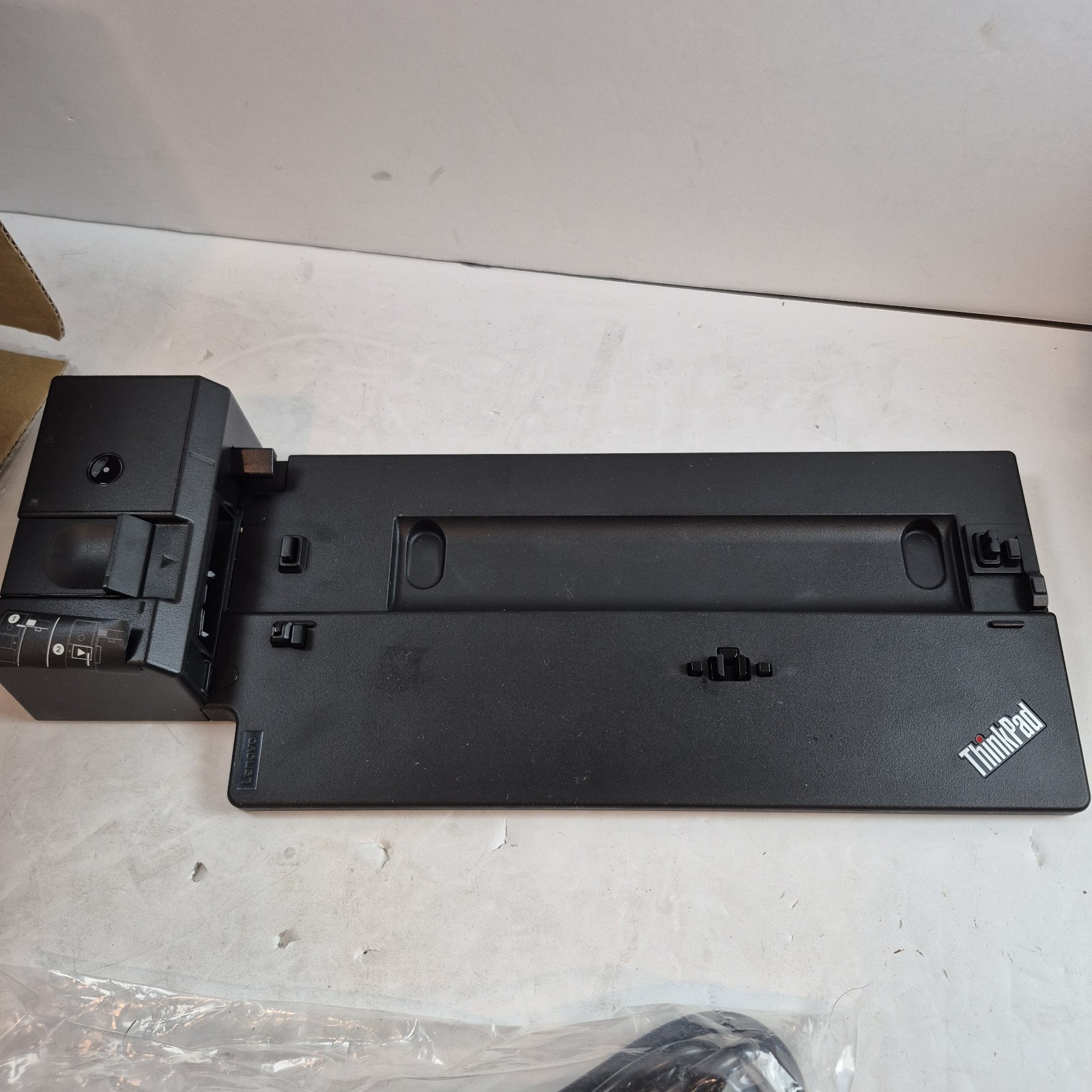 Lenovo Thinkpad Ultra Docking Station 40AJ0135EU with 135W charger adapter