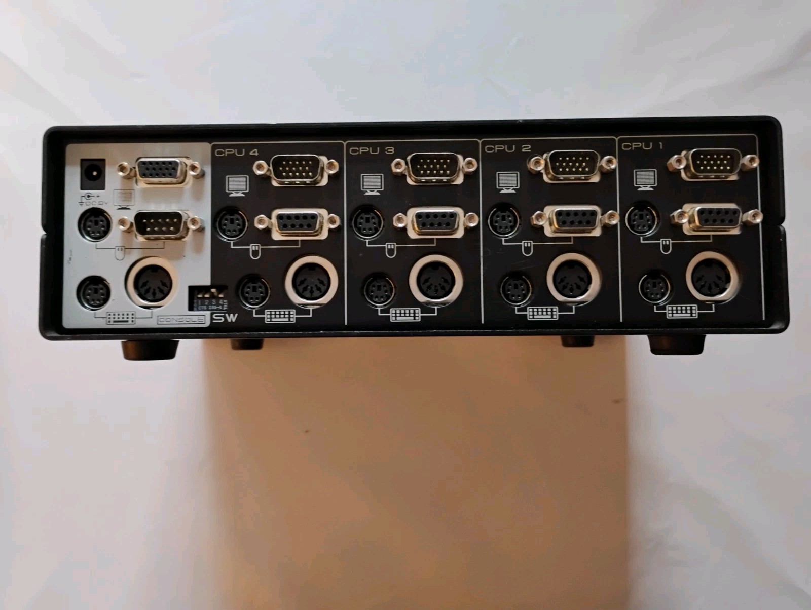 Belkin Omniview KVM Switch PS/2  Serial  DB9 Mini Din 5-pin