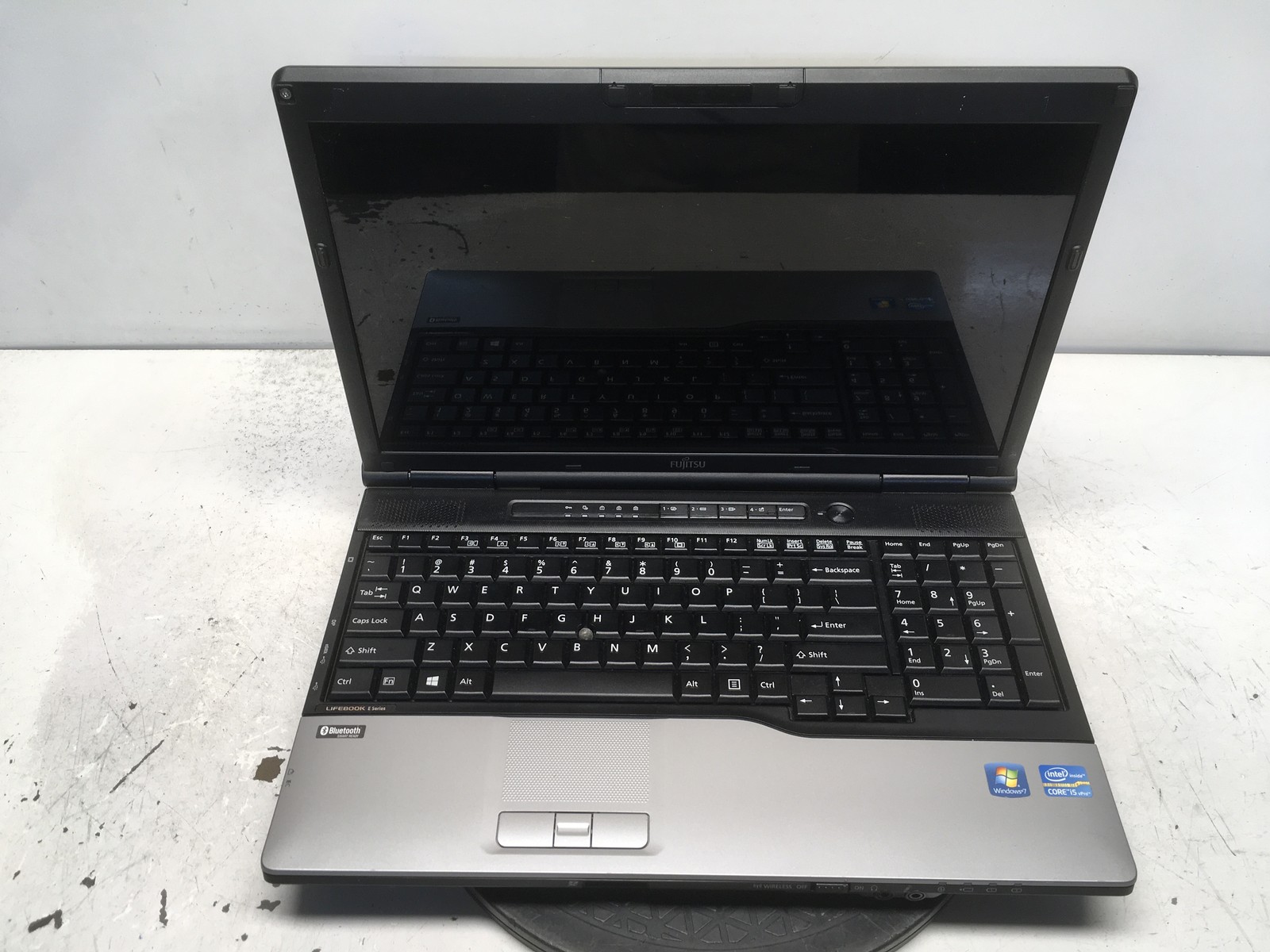 Fujitsu LifeBook E752 Intel i3-3340M 2.7GHz 4 GB NO HDD No Batt