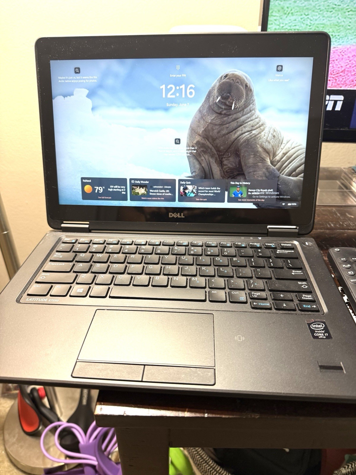 Dell Latitude E7250-  12" Core i7-5600U 2.6GHz 16GB # Windows 10