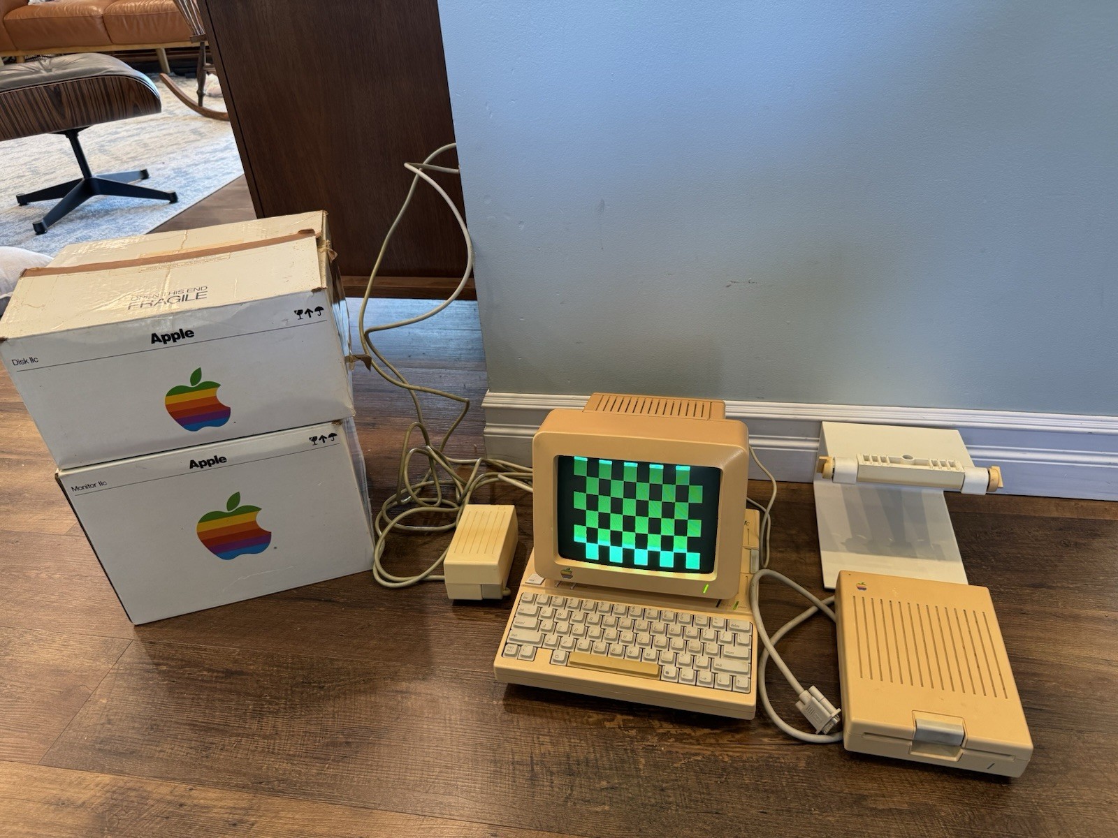 Vintage Apple IIC A2S4000 Computer, Monitor w/Stand G090S & External Disk Drive