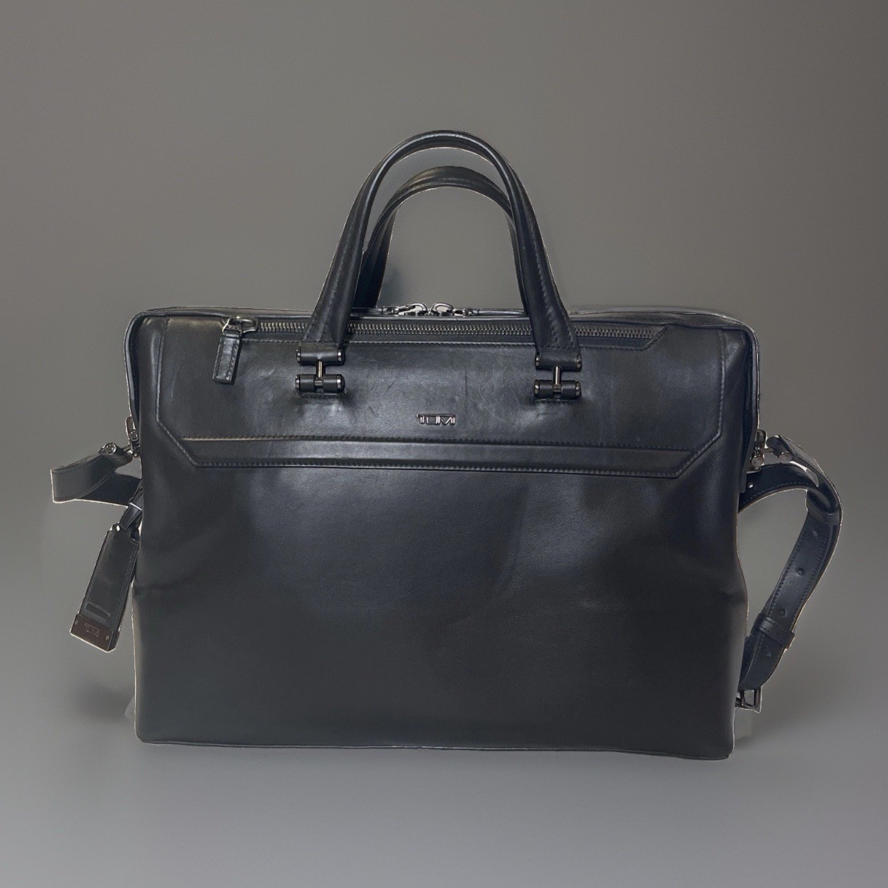 Tumi Black Leather Briefcase Bag Large 17” Laptop Padded Cross Body Strap