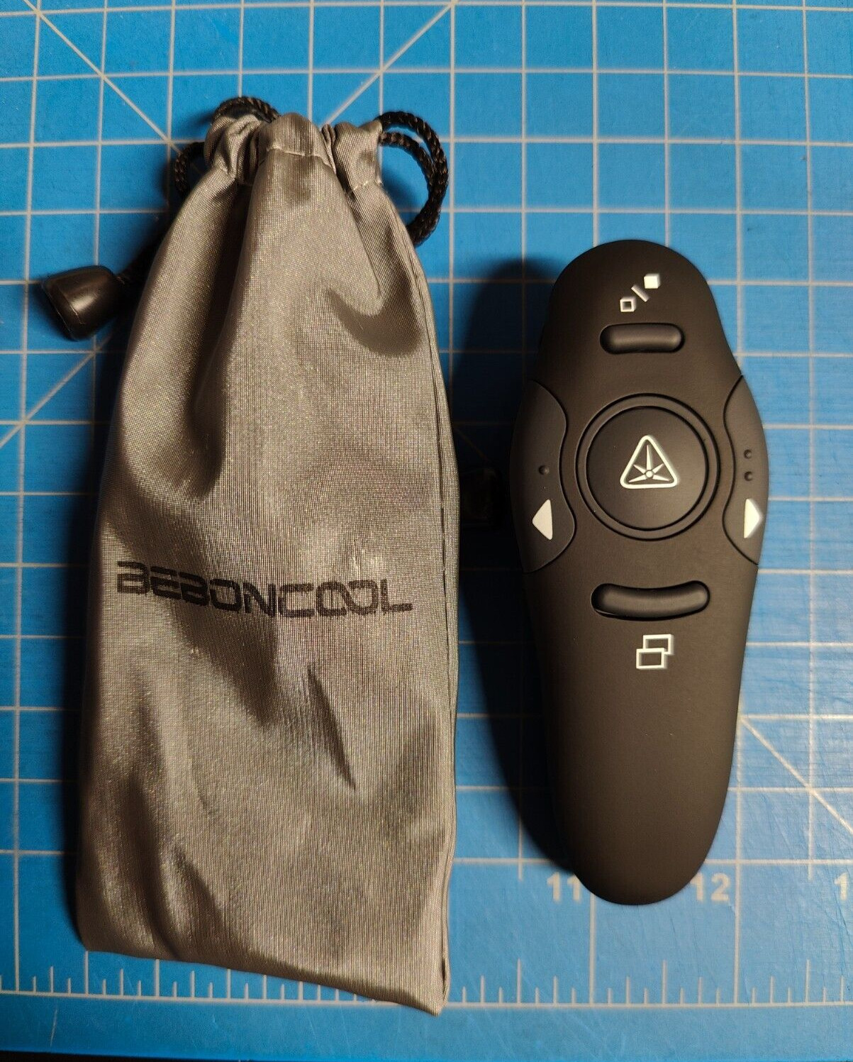 Beboncool Model D100 Wireless Presenter With Laser Pointer + bag