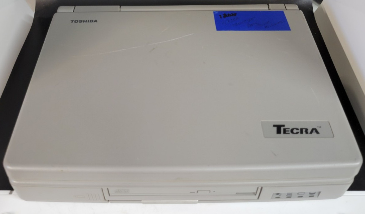 Toshiba Tecra 730XCDT NO/HDD/CORD/BATTERY/MISSING COVER ON BOTTOM #1208