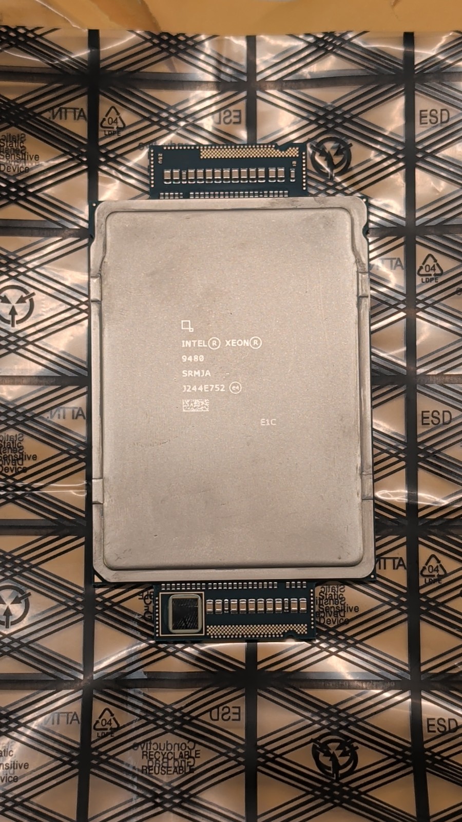 Intel Xeon Max 9480 56-Core w/ 64GB HBM2e | LGA4677 SRMJA | AI-optimized CPU OEM