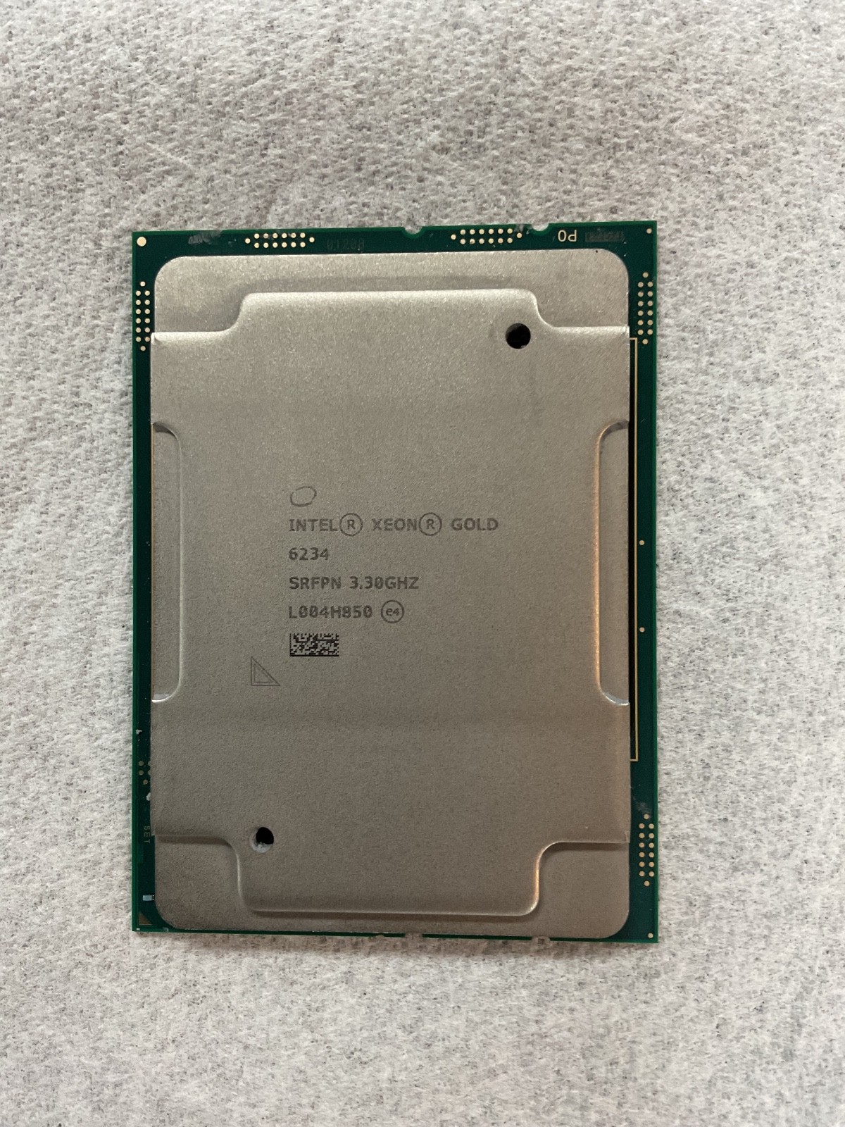 Intel Xeon Gold 6234 3.3 GHz 8 Cores SRFPN CD8069504283304