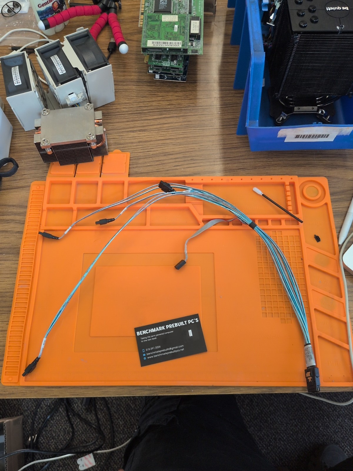Super Micro SAS to 4 Sata female and 8Pin, CBL-0188L, Rev B, 67204018888.