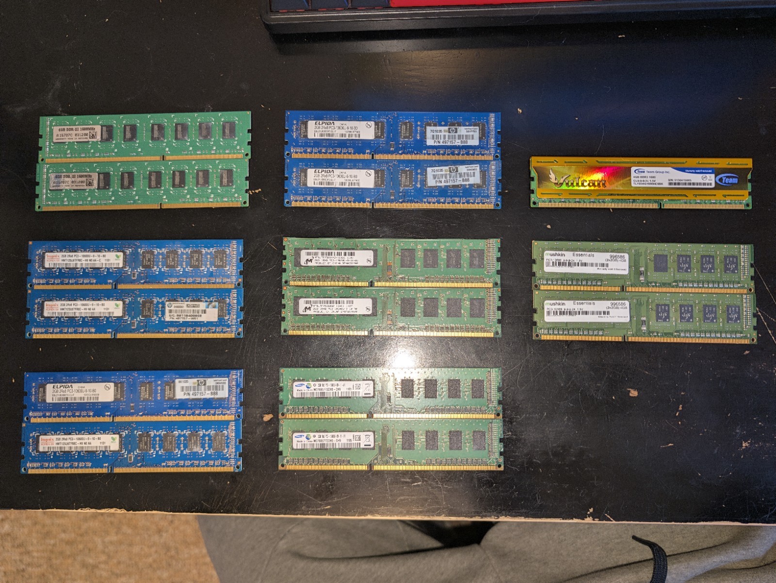 15x DDR3 LOT - 4GB (2x2GB) PC3-10600 DDR3-1333 240-Pin DIMM