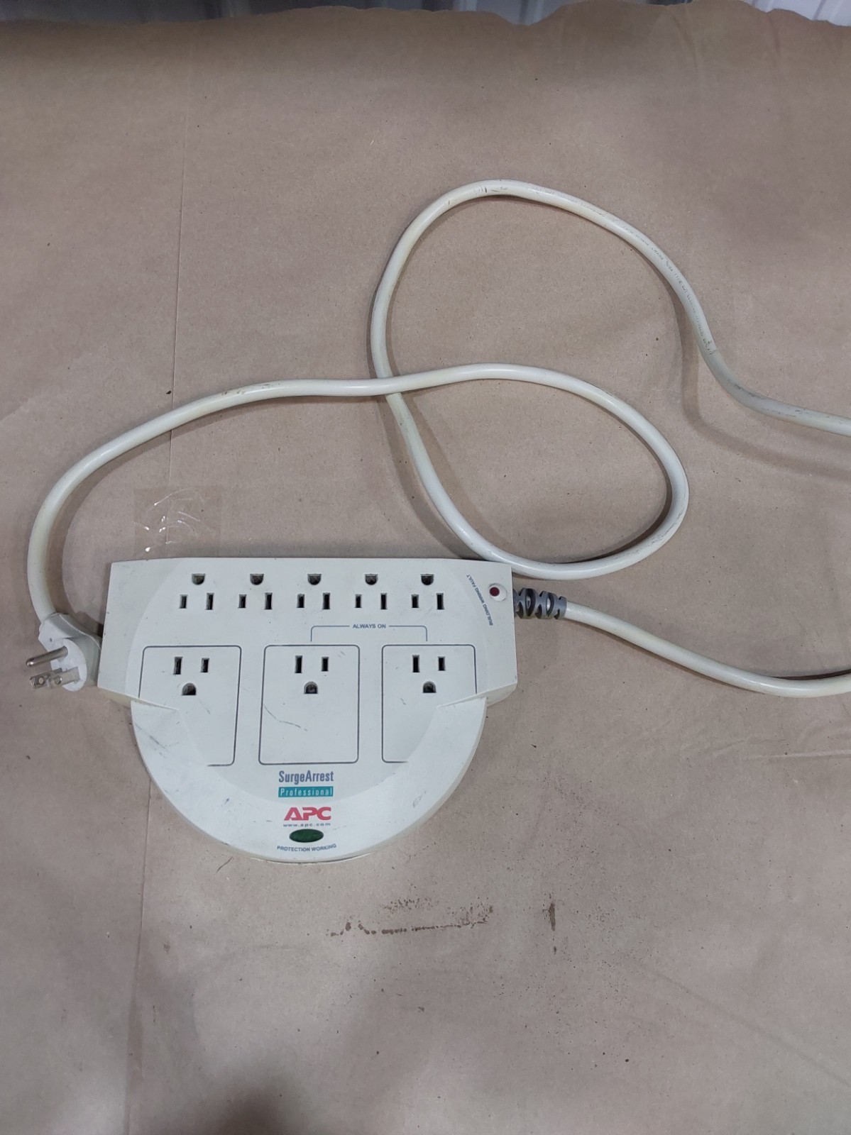 APC SurgeArrest Professional 8-Outlet Surge Protector 120V 15A 
