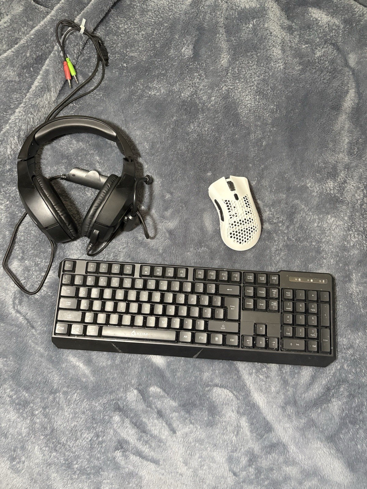 KLIM Gaming Illuminated Keyboard & K-Snake BM-600 Wireless Mouse Bundle