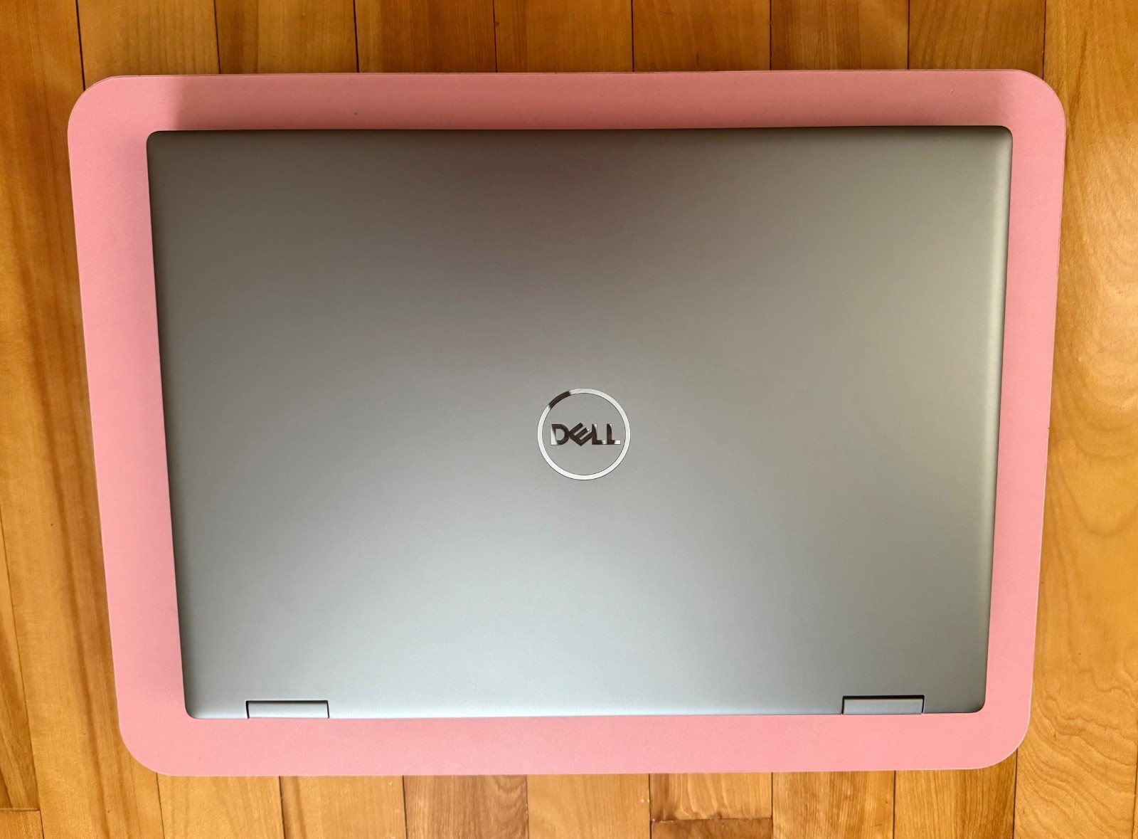 Dell 7690 laptop in the color silver. Only used 3 times. Mint condition.