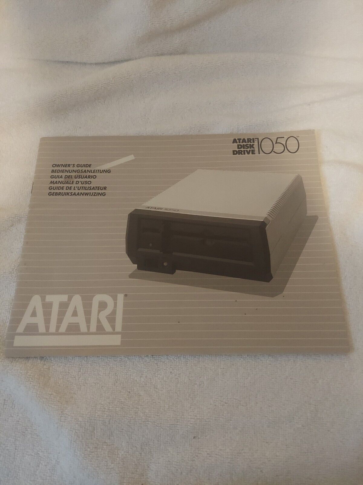 Atari Disk Drive 1050 Original printed 1983 OWNERS GUIDE 37 Pages in 5 languages