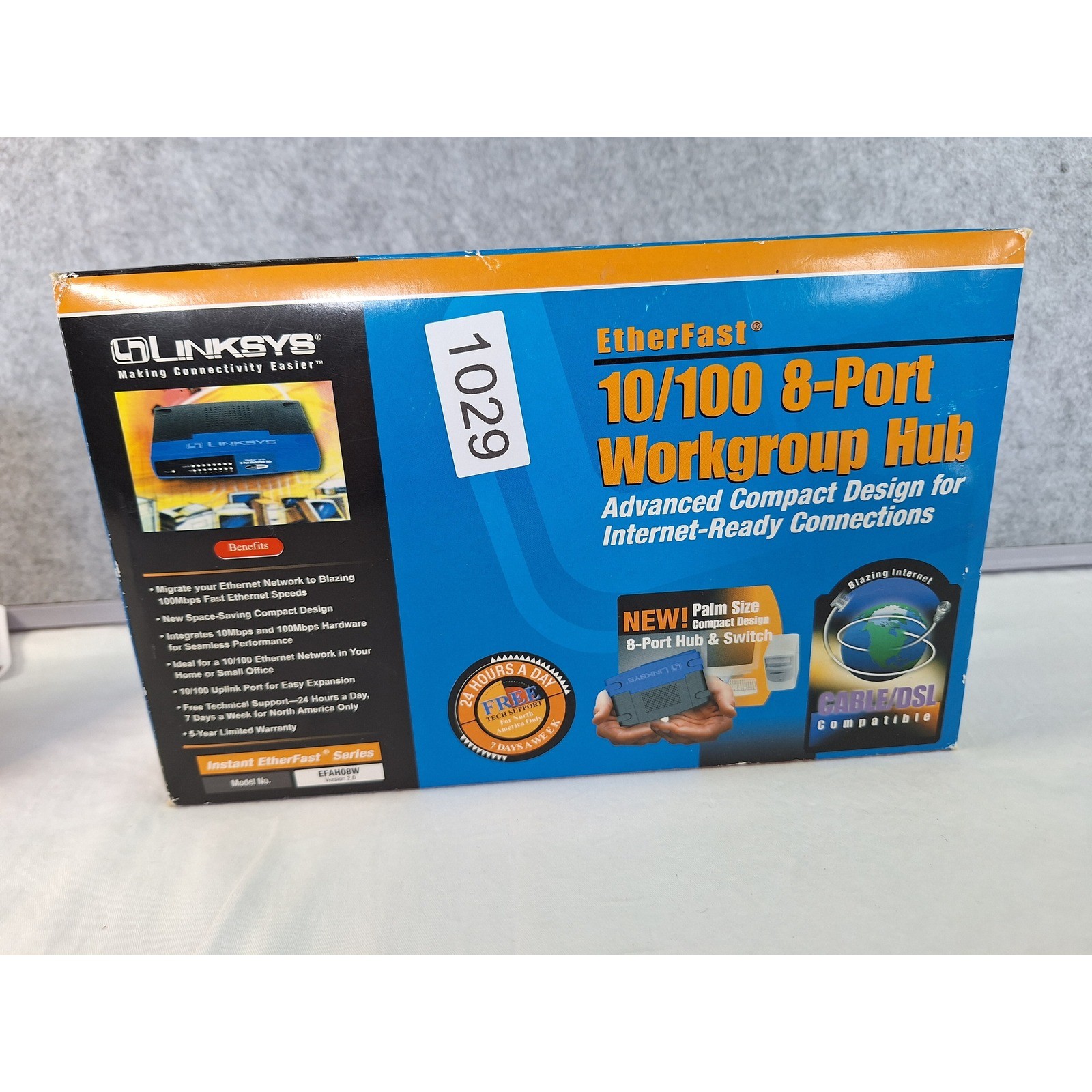 Linksys EtherFast 10/100 8-Port Workgroup Hub EFAH08W Version 2.0 Blue Black