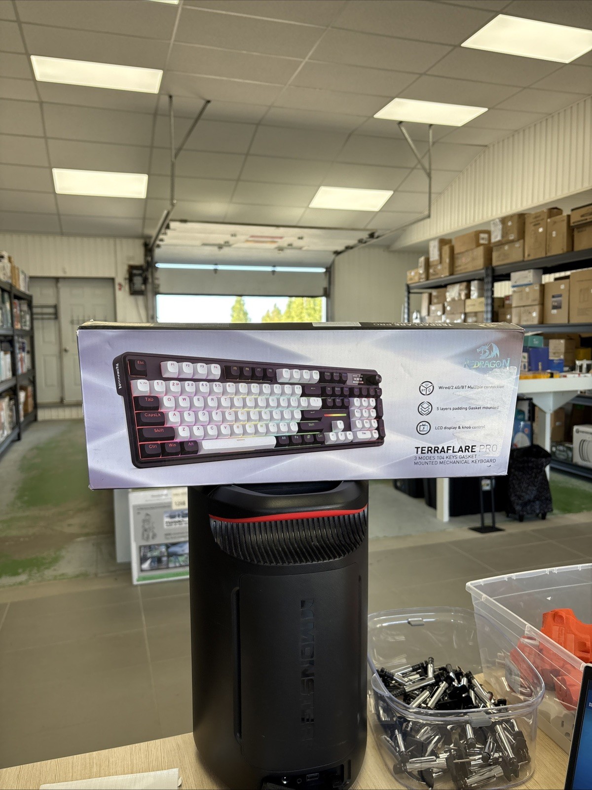 Redragon K762 PRO Wireless 104-Key Gasket Gaming Keyboard, Screen & Knob