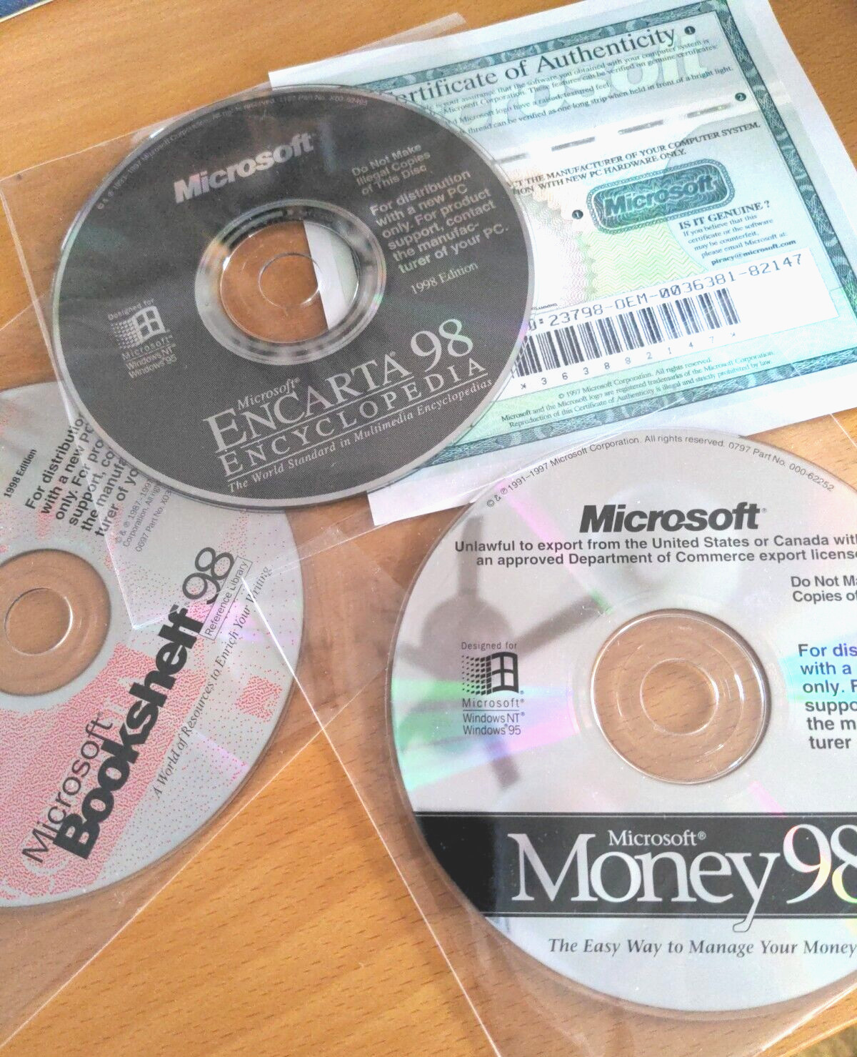 New Microsoft Bookshelf, Money, and Encarta 1998 PC Software, 3 CDs COD