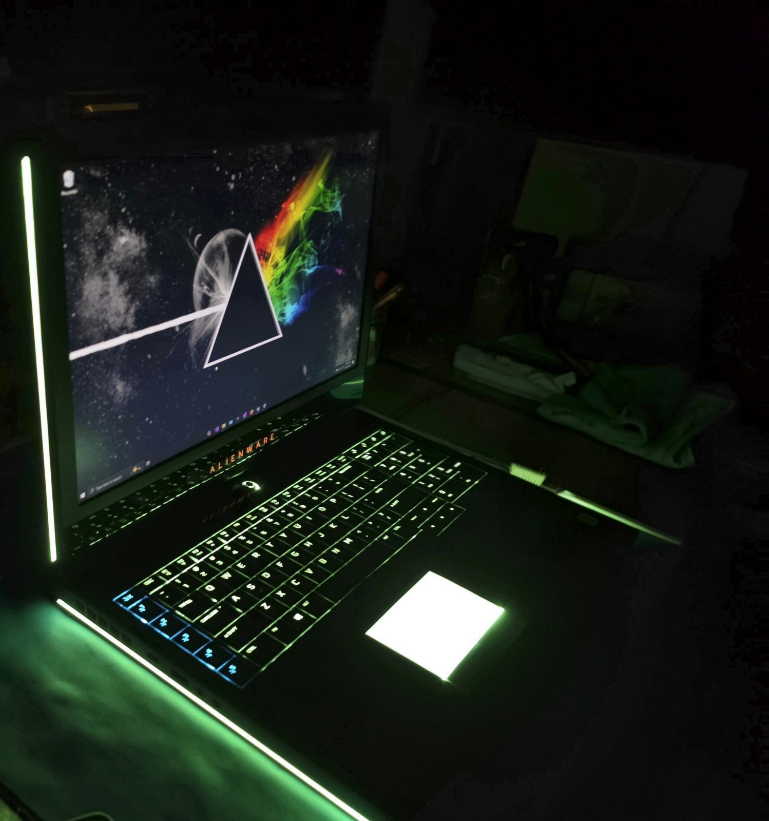 Alienware 17 R4 Gaming Laptop i7-7700HQ GTX 1070 16GB RAM 1TB HDD 384GB SSD NVME