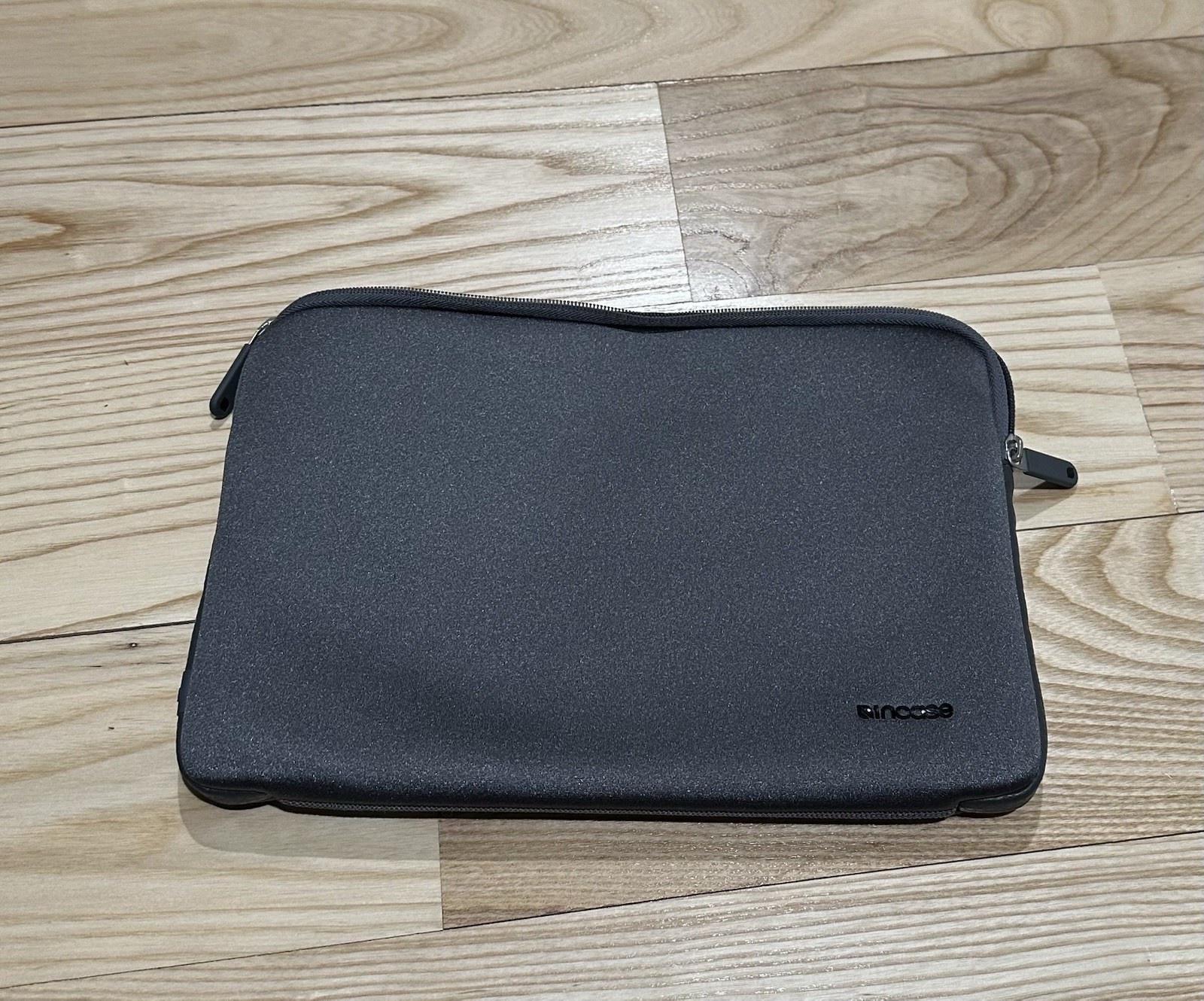 Incase Designs Neoprene Sleeve - Notebook 11” Gray