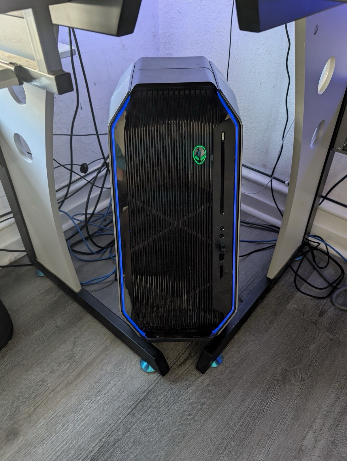 Alienware Area 51 R2 Gaming Tower Desktop i7-5820K 3.30GHz 32GB RAM