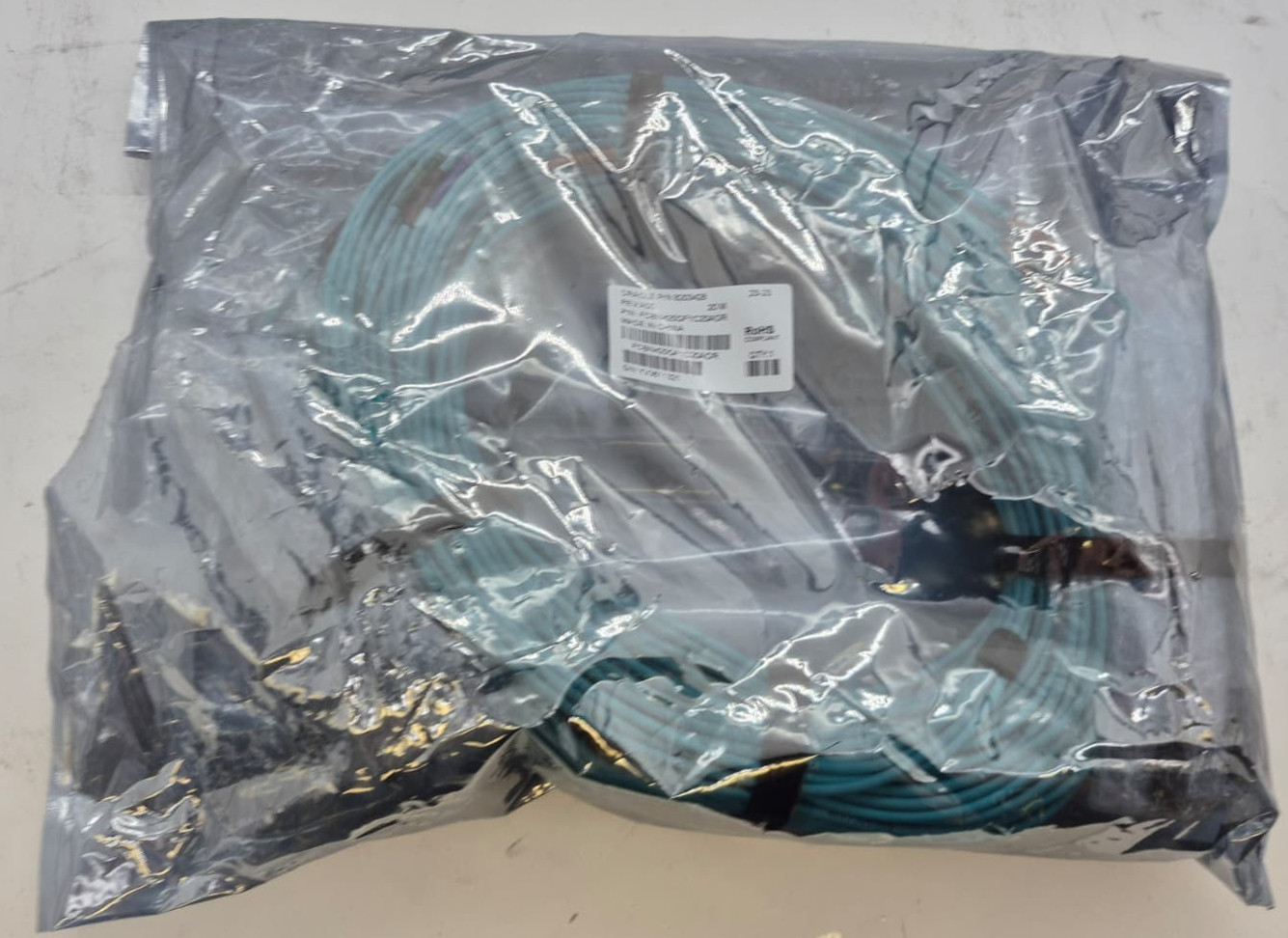 Ripped Bag Oracle/Finisar FCBN425QF1C20-OR 100G 4x24Gbps AOC 20M Fiber Cable