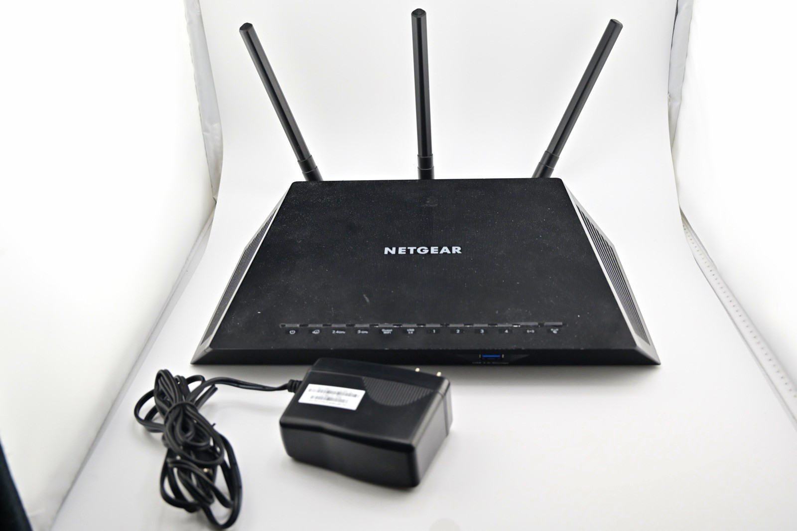 NETGEAR Nighthawk R6700v3 AC1750 Dual-Band WiFi Router 4-Port Gigabit Black
