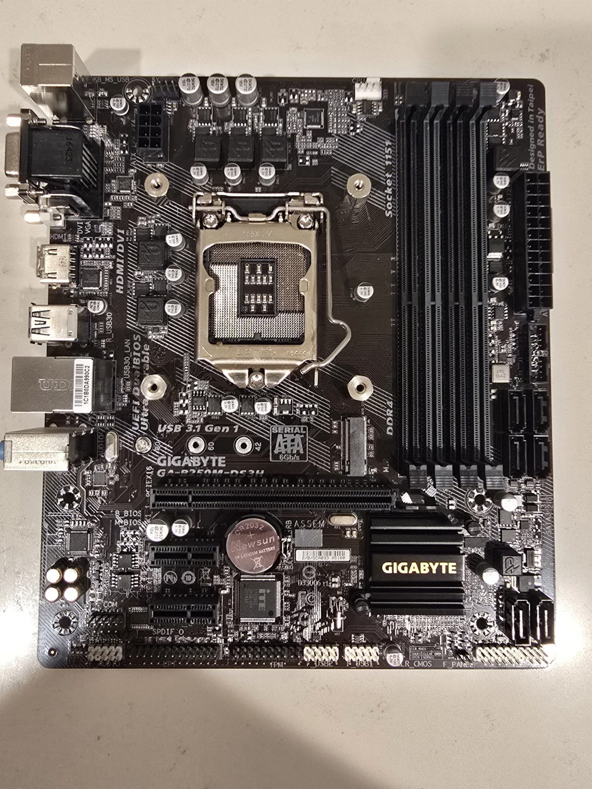 GIGABYTE GA-B250M-DS3H MicroATX LGA1151 Motherboard + Intel i5-7400 3.0GHz