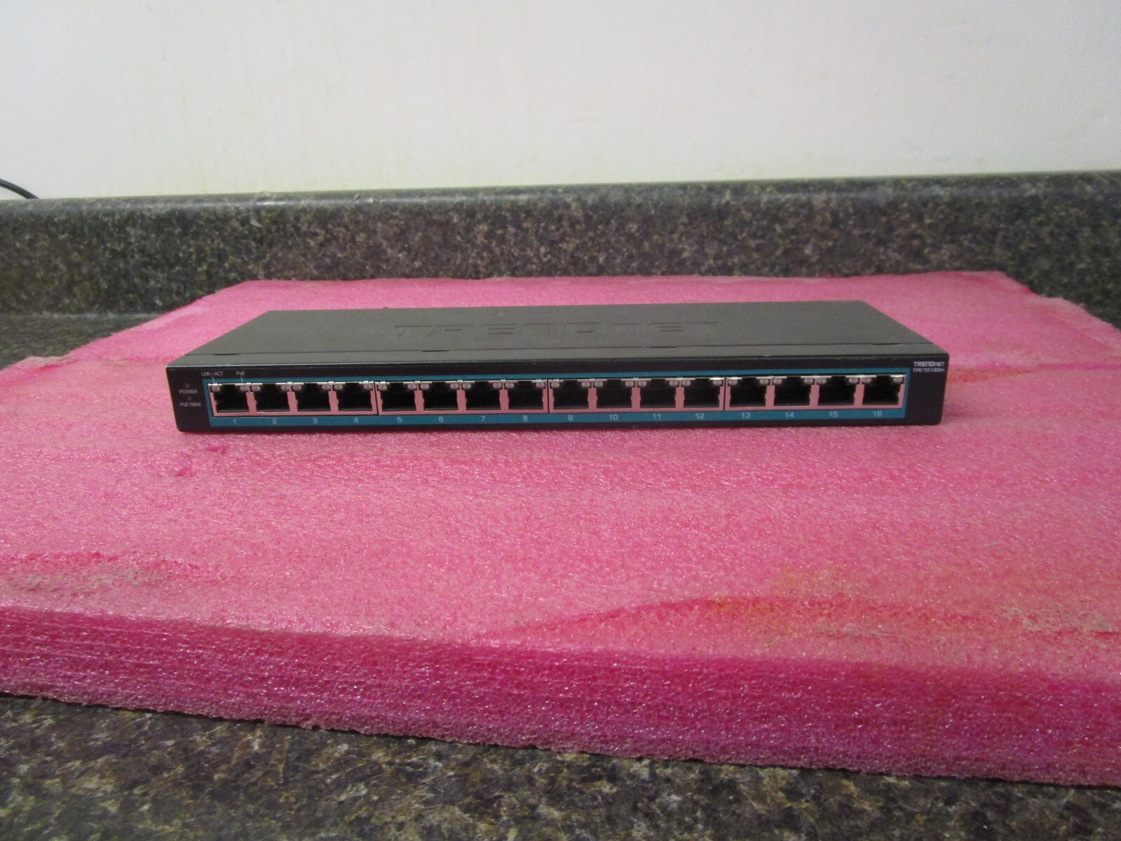 TRENDnet 16-Port Gigabit PoE+ Switch TPE-TG160H/A - Missing Power Supply