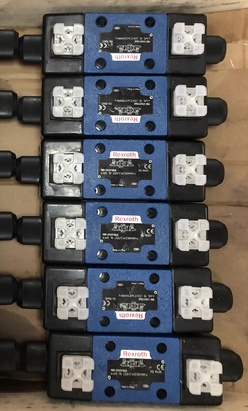1pcs Rexroth valve 4WE10J33/CW230N9K4 R900911868 new