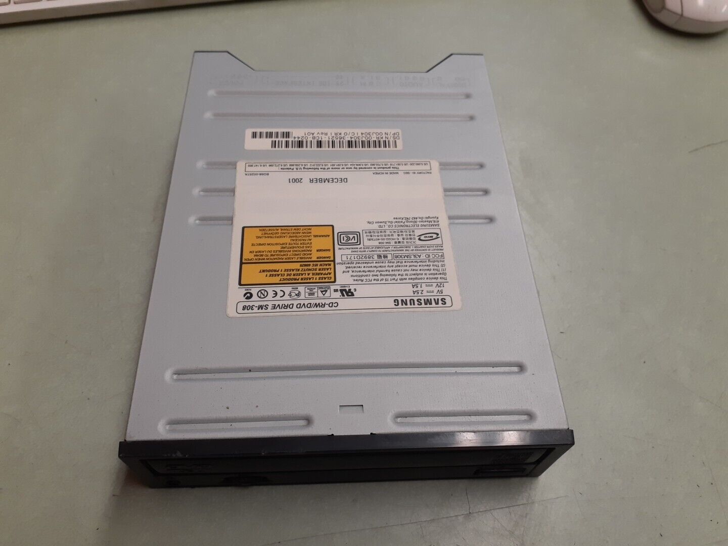 Samsung SM-308 8x Internal IDE CD-RW/DVD Drive 00J304 0J304 - Black Bezel