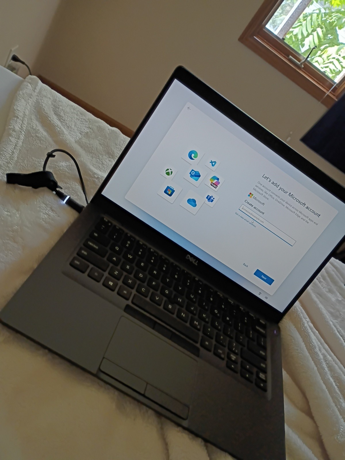 brand new laptop values at 1000 but selling for 500 dollars touchscreen 