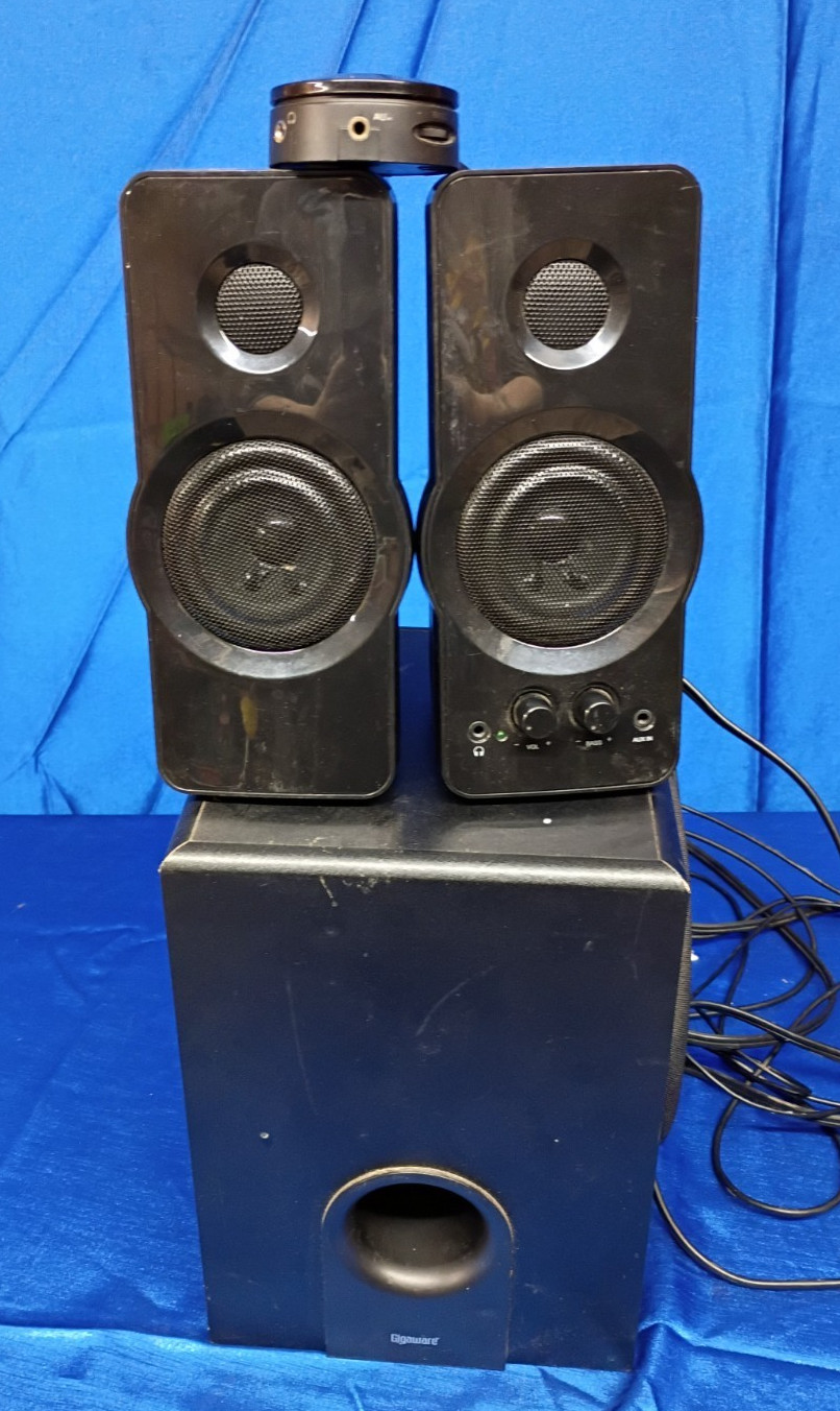 Gigaware 40-286 2.1 Multimedia Computer Speakers with Blackweb Speckers