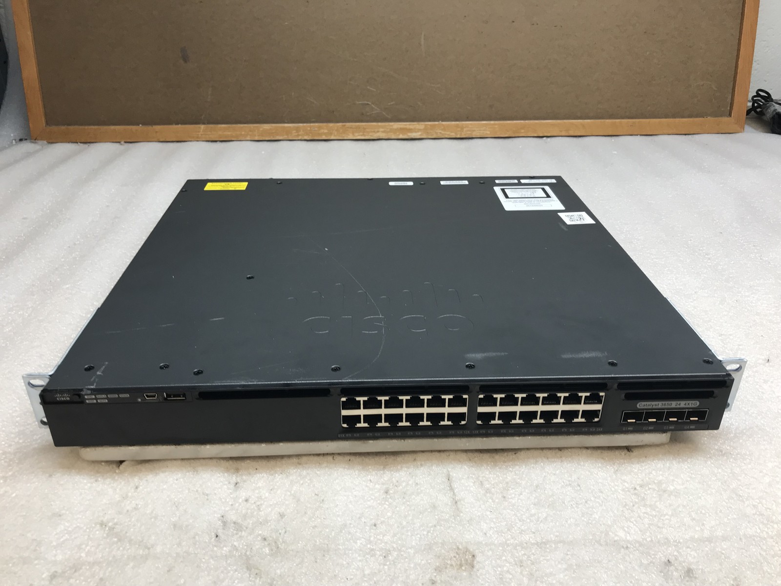 Cisco WS-C3650-24TS-L V02 24 Port Gigabit 3650 Switch W/ Rack Ears