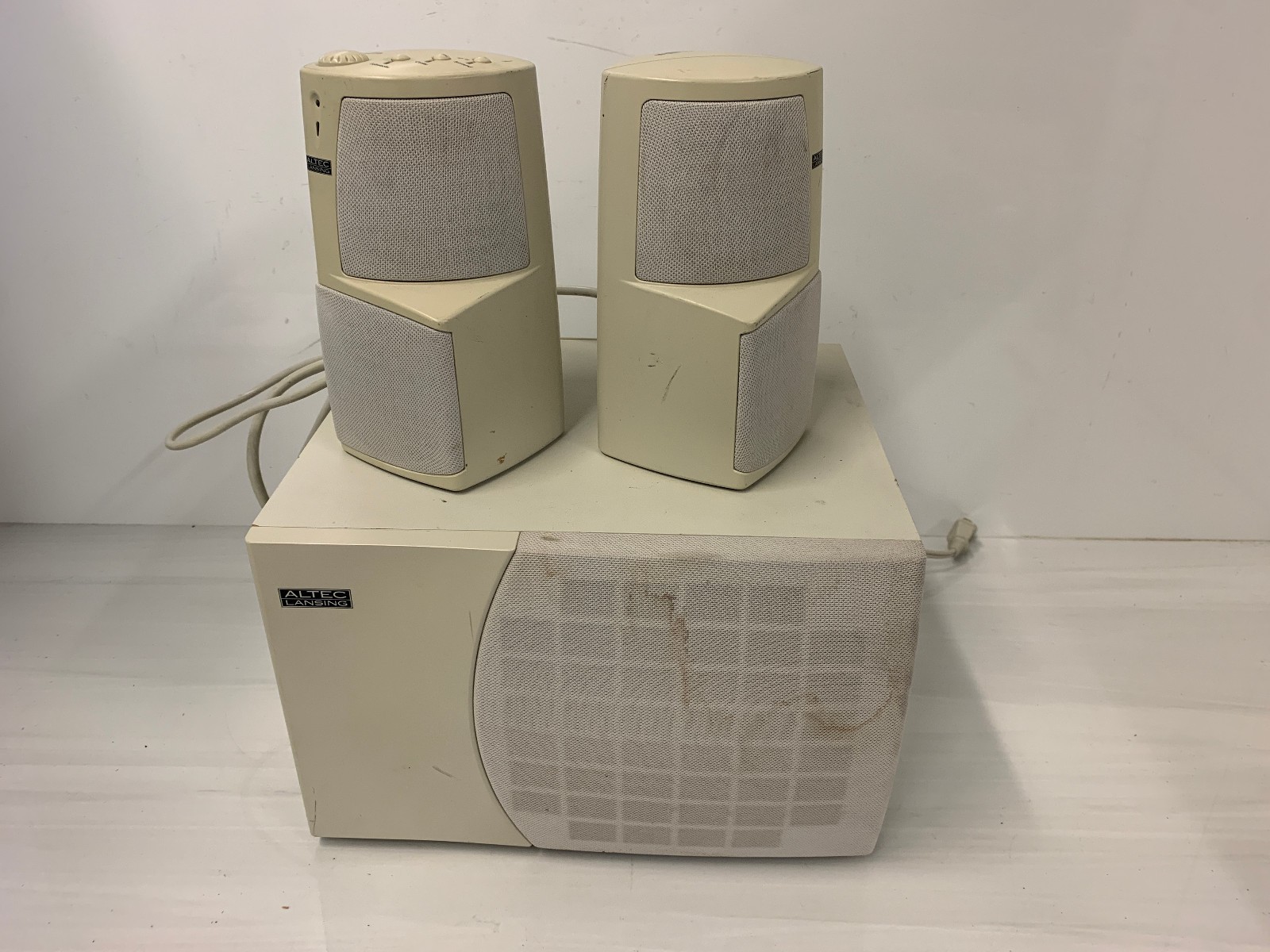 Altec Lansing ACS495 Vintage 2.1 Computer Speaker System Powered Subwoofer