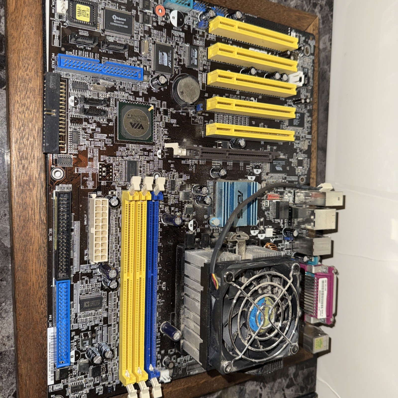 Asus K8V Deluxe socket As Pictured