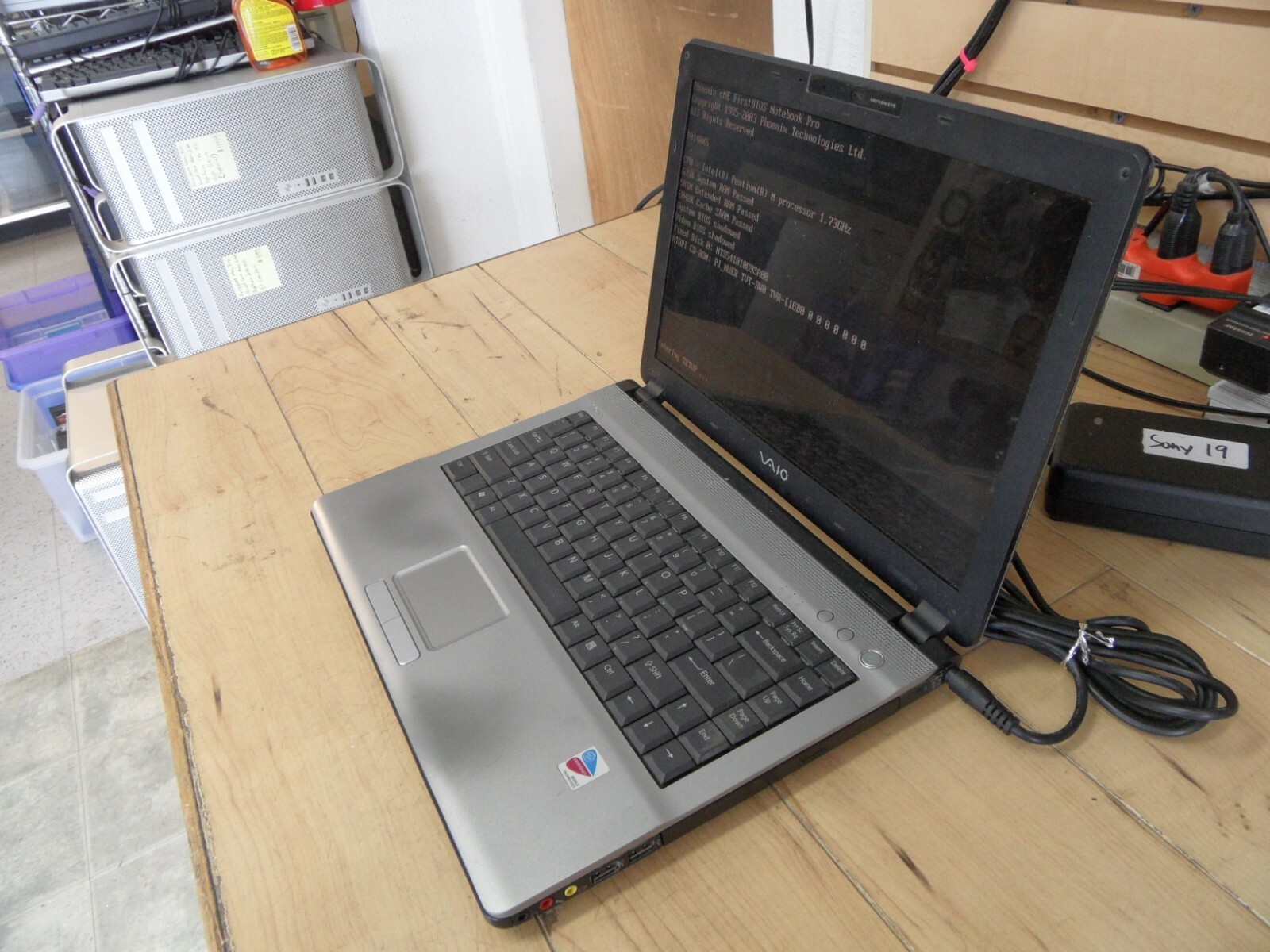 Sony Vaio VGN-FJ170 / Centrino @ 1.73 GHz, 2GB RAM / Posted Bios, Drive Wiped