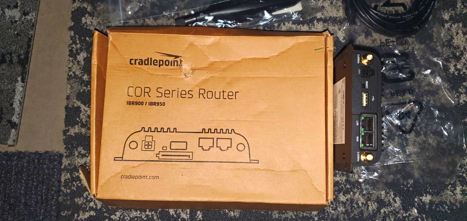 Cradlepoint COR IBR900-600M LTE Enterprise Router 1Gbps Wi-Fi N USB
