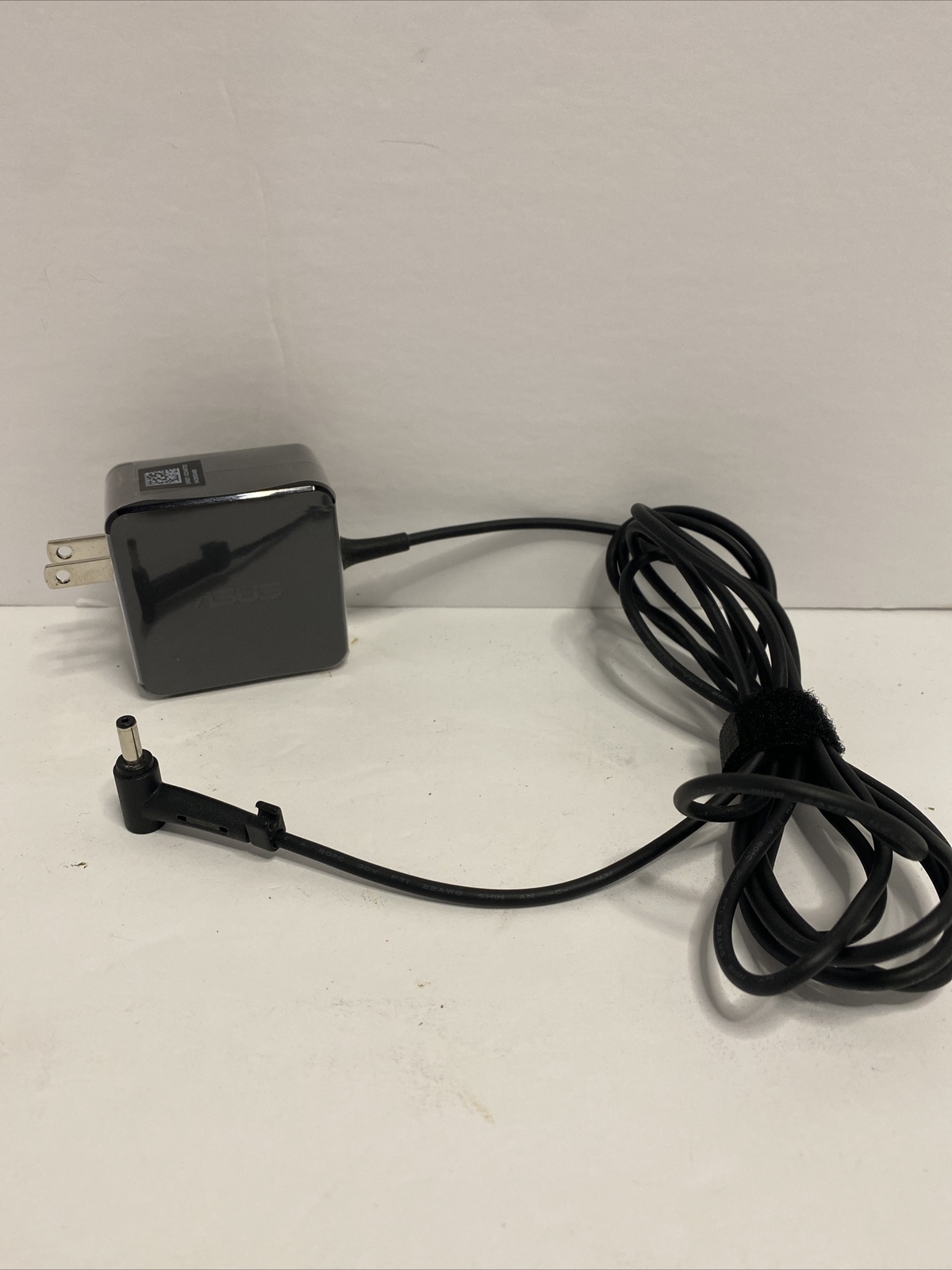 ASUS 33W AC adapter Charger AD890326 for Vivobook F201E-KX064H, F201E-KX065H